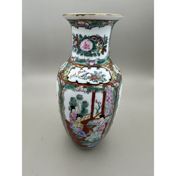 Vintage Rose Medallion Chinese 8 inch Hand Painted Porcelain Vase - Picture 4 of 7
